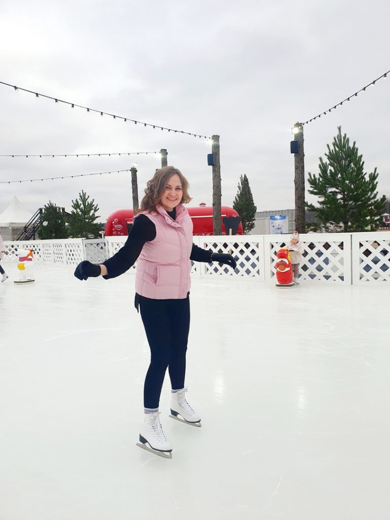 Пока во Всеволожском районе тепло, можно покататься на коньках
