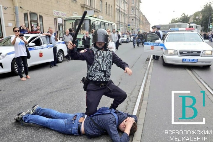 В Госдуме расширили полномочия полицейских. Теперь вашу машину могут вскрыть без спроса