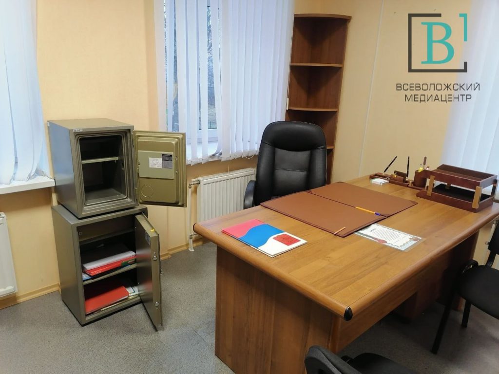 Прямо сейчас в Администрации Морозовского поселения проходит выемка документов. Работает Следственный комитет
