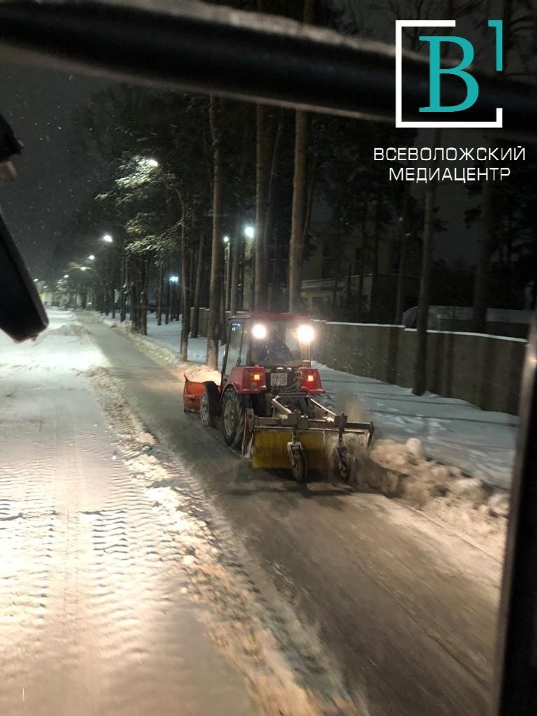 Всеволожские власти вывели на улицы всю имеющуюся снегоуборочную технику