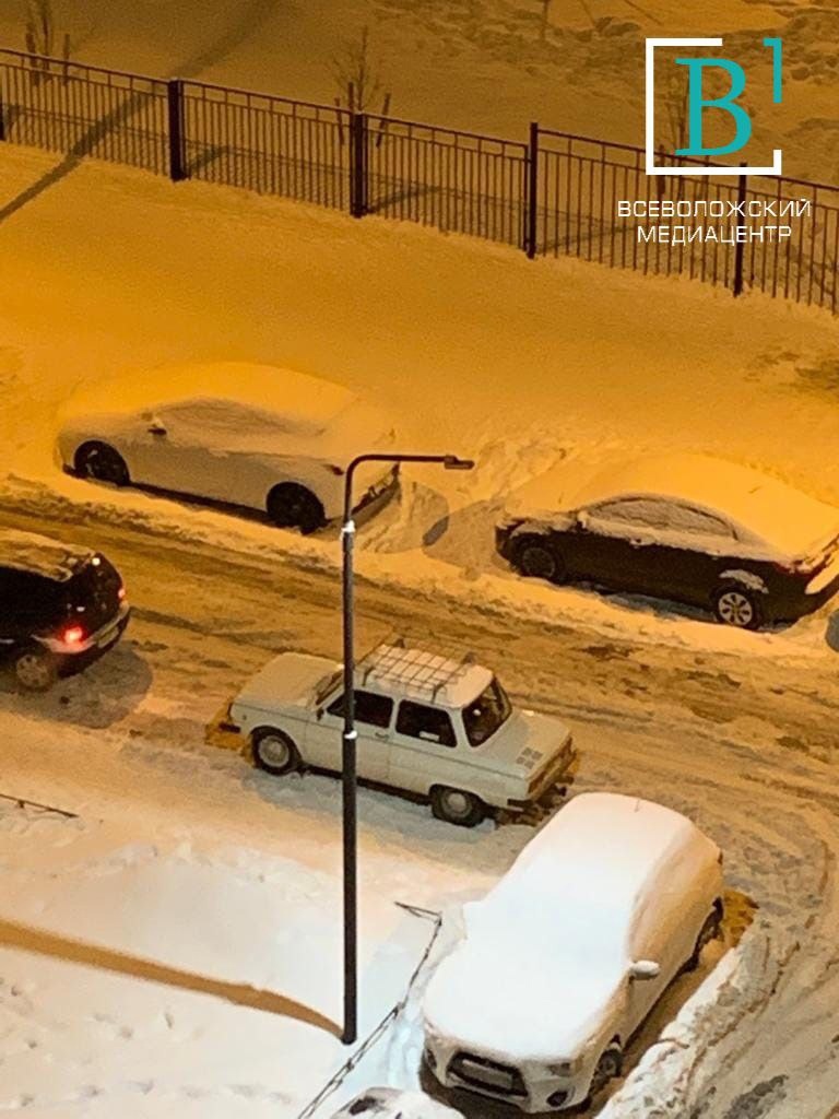 Хроники войны со снегом: чистая улица во Всеволожске, таинственный «Запорожец», муринские жалобы