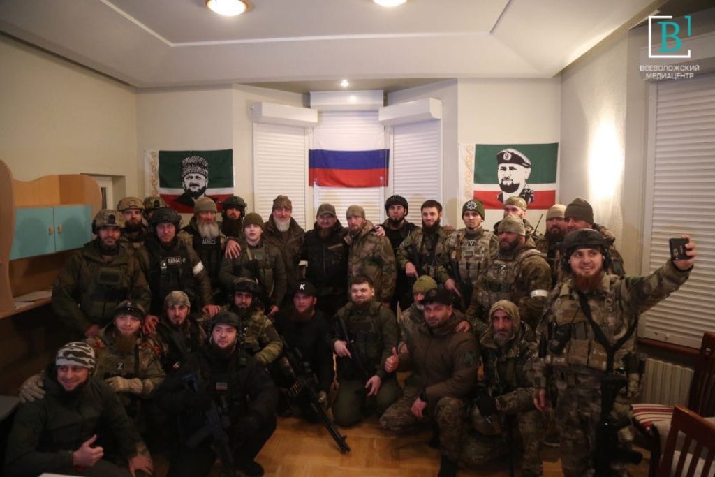 Кадыров в Мариуполе, а доллар в прострации: главное о событиях на Украине