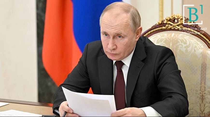 Путин обвинил, Зеленский обиделся, а Макрон не поехал: президентская повестка вокруг событий на Украине