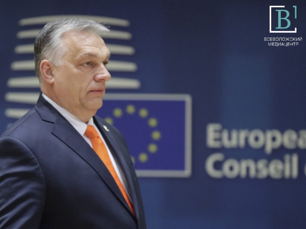 Венгрия вводит чрезвычайное положение, а Россия отказывается от Болонской системы. Главные новости к этому часу