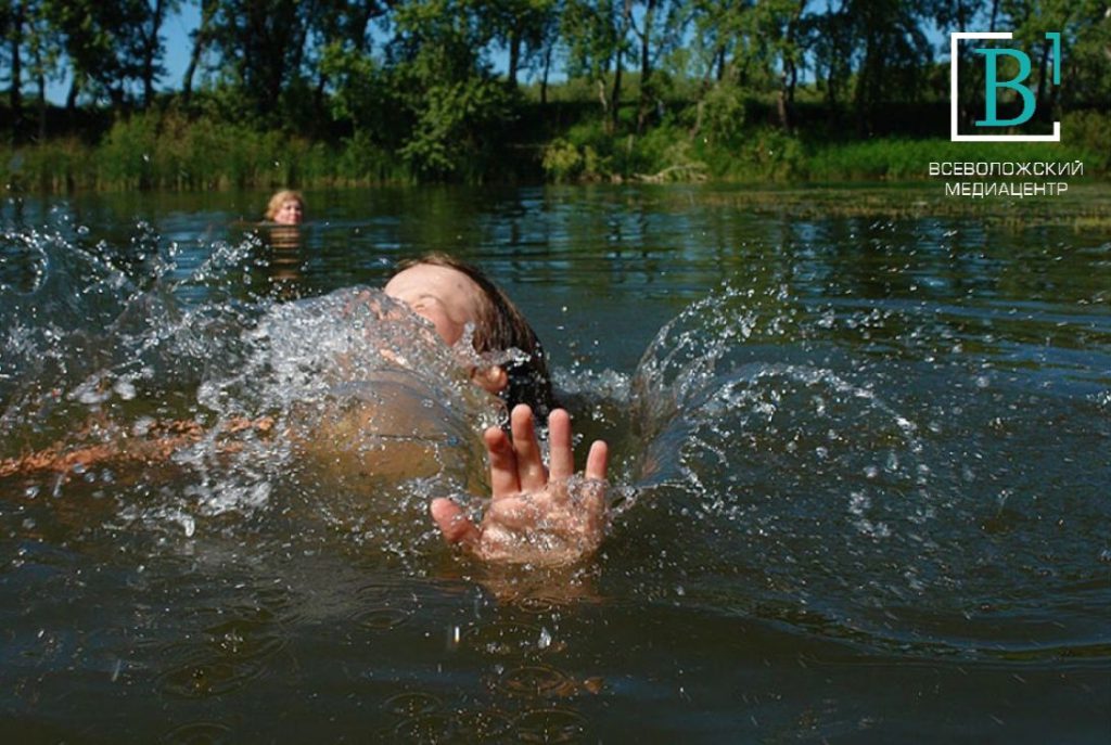 Сертоловчанин вылавливал ребёнка в озере, пока его родители пили пиво