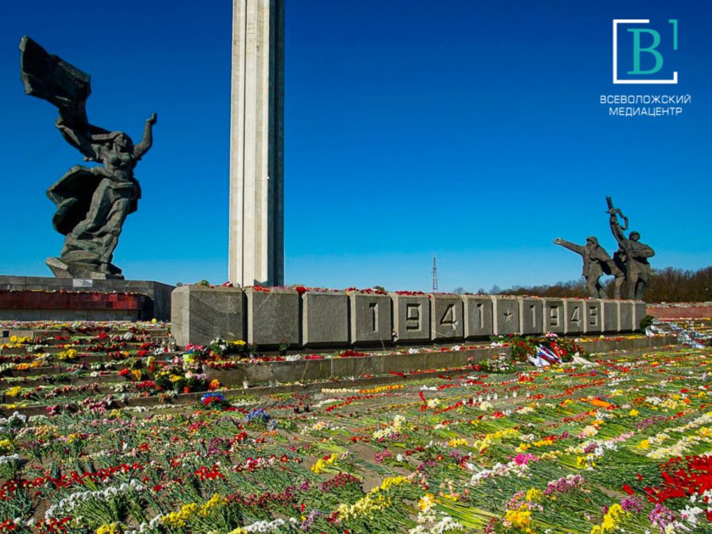 Памятник Советской армии в Риге уничтожат, Финляндия ограничит продажу товаров россиянам: главное за сегодня