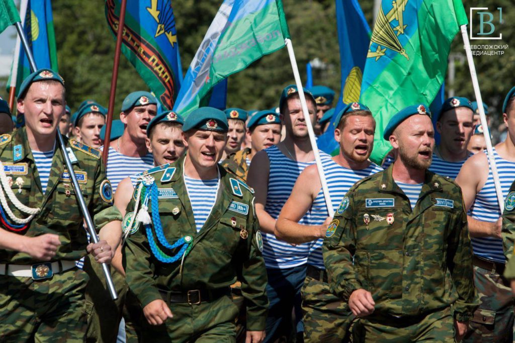 Элитное подразделение, а не пловцы в фонтанах: Россия празднует День ВДВ