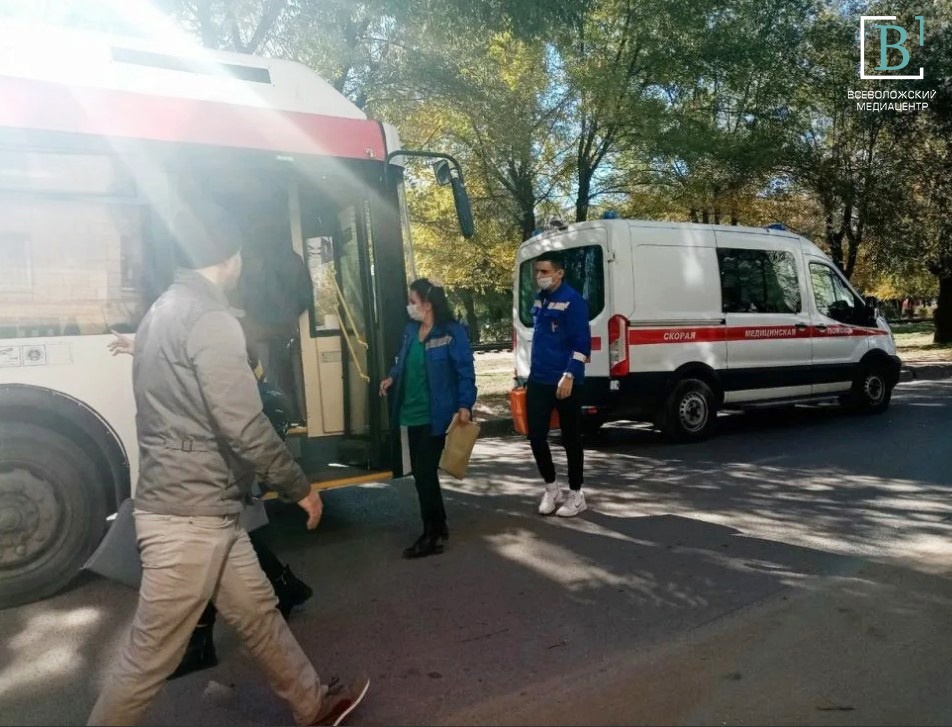 Один на миллион: в Сертолове водитель надолго остановил автобус ради одной пассажирки