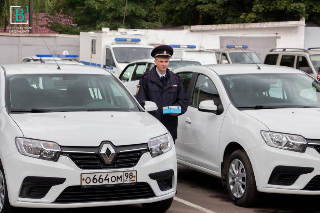 Пополнение на колёсах: радостное событие во всеволожской полиции