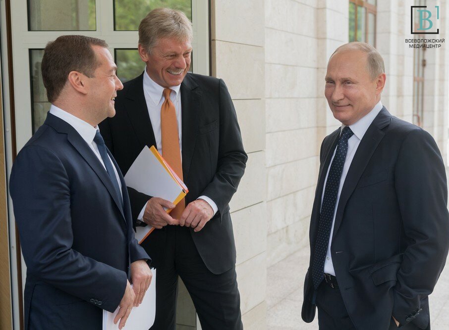 Путину докладывают, Медведев парирует, Франция разъясняет: главное вокруг событий на Украине за сегодня