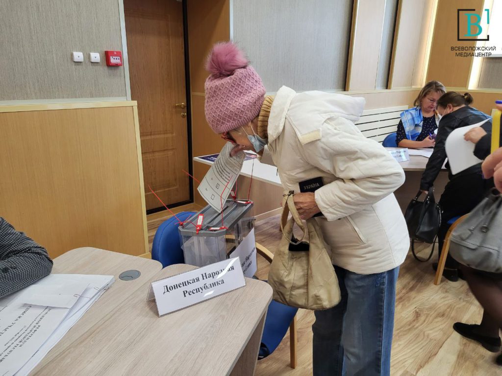 Ближе к России: в Ленобласти открылись участки для проведения референдума
