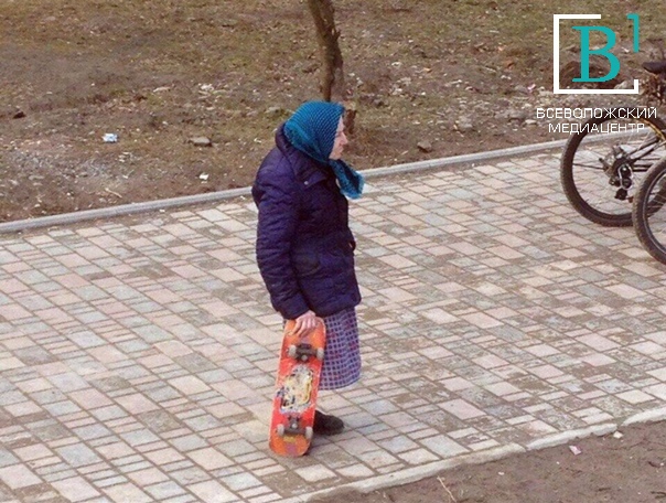 Доминируй, унижай. Бабушка с внуком оккупировали скейт-площадку в Новом Девяткине