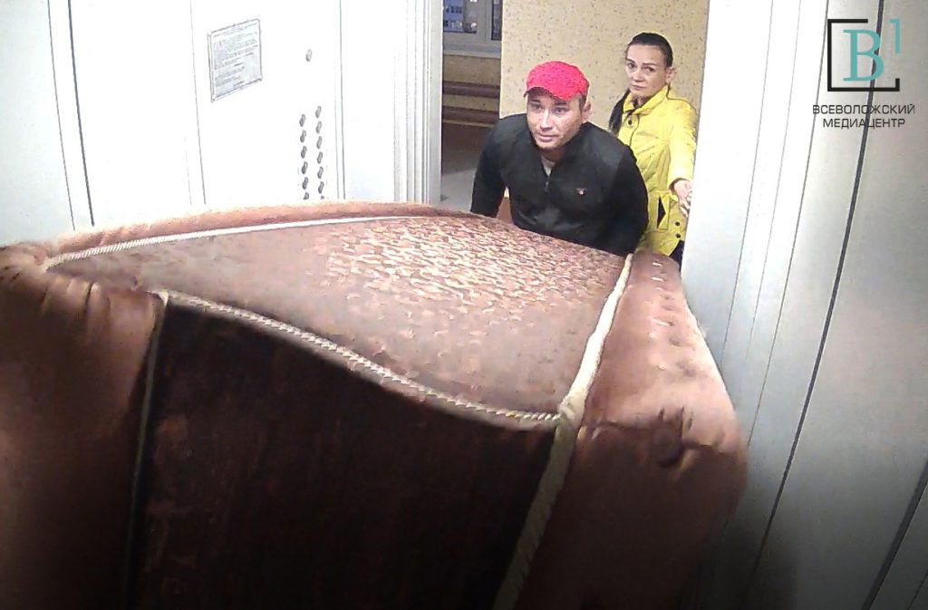 Безобразие в лифте: в руки всеволожской УК попала возмутительная видеозапись