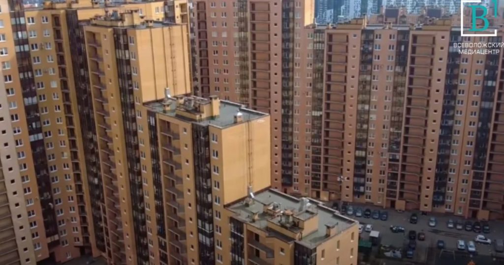 24-й этаж без лифта. Жильцы кудровского дома-гиганта могут встретить Новый год без удобств
