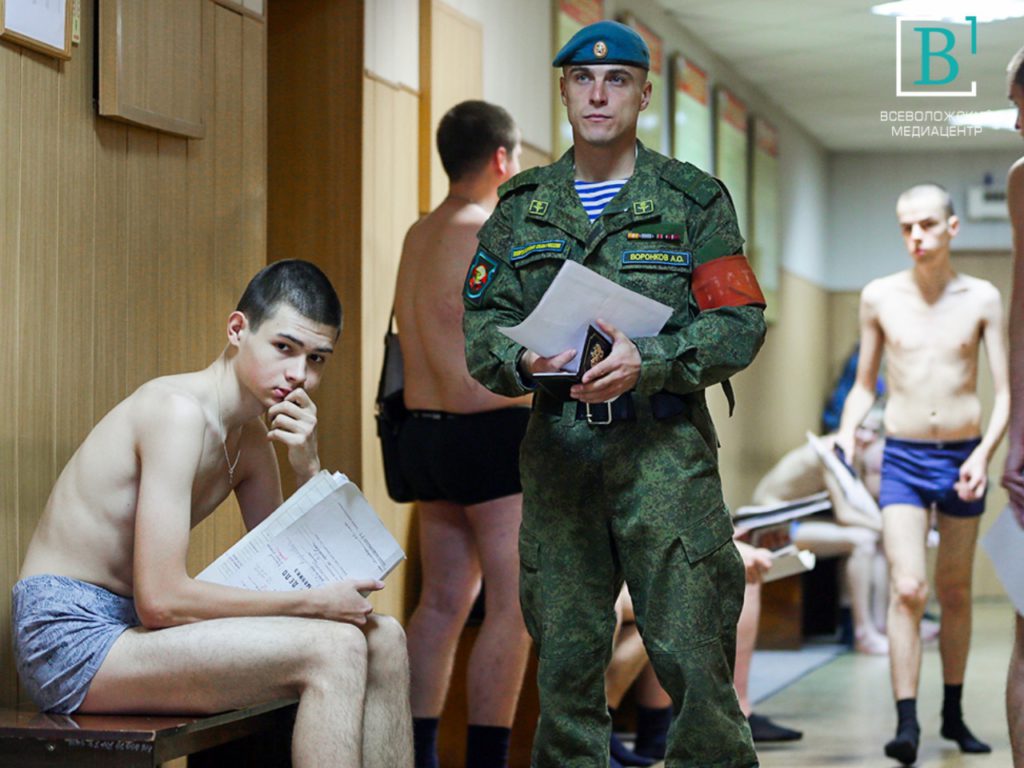 Ещё послужишь: россиян с военным билетом могут призвать в армию