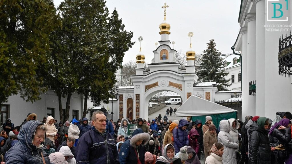 Монахов выселяют, Украина просит денег, а в Екатеринбурге нашли шпиона. Главные новости за 30 марта