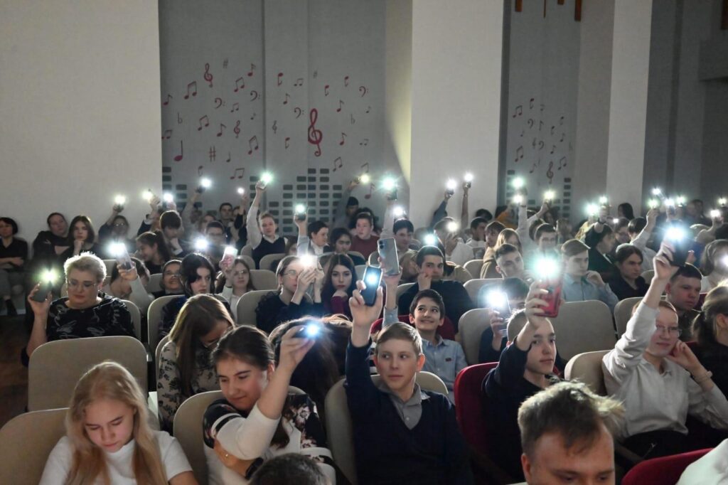 Сердечный привет. Всеволожцы устроили мощный концерт в поддержку бойцов на Украине