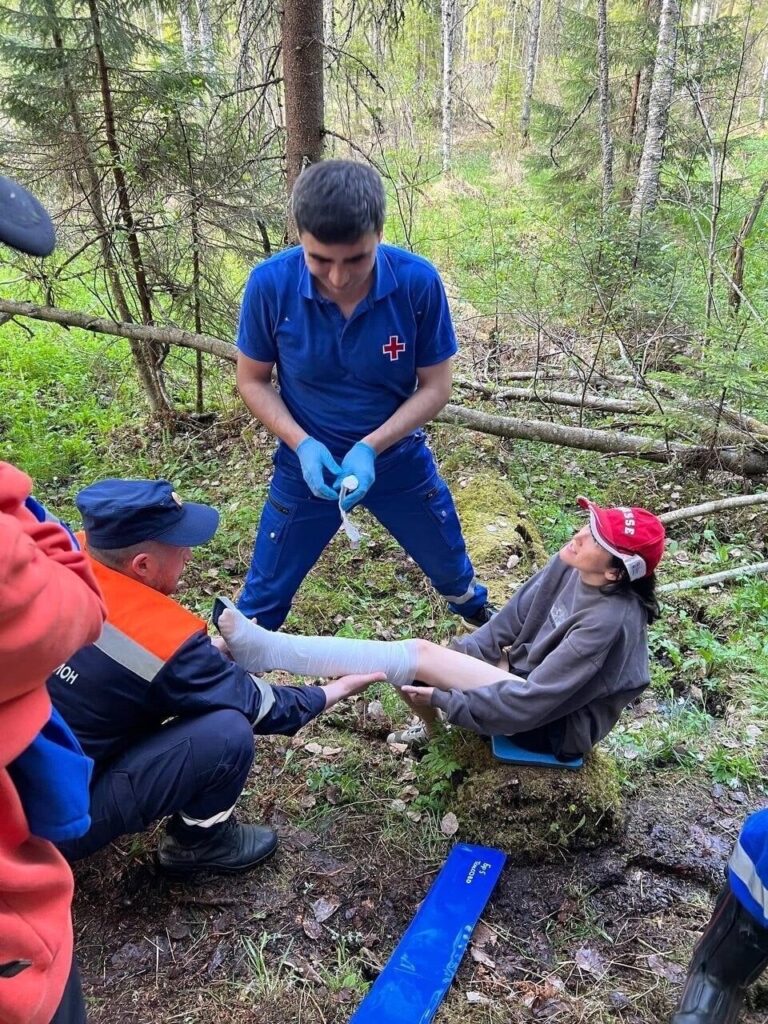 Шашлыки отменяются. Туристка сломала ногу в лесах Всеволожского района