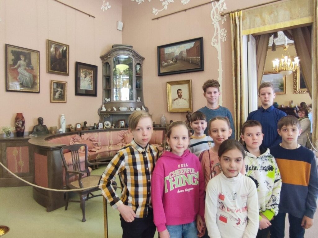 Всеволожцы посетили Александровский дворец