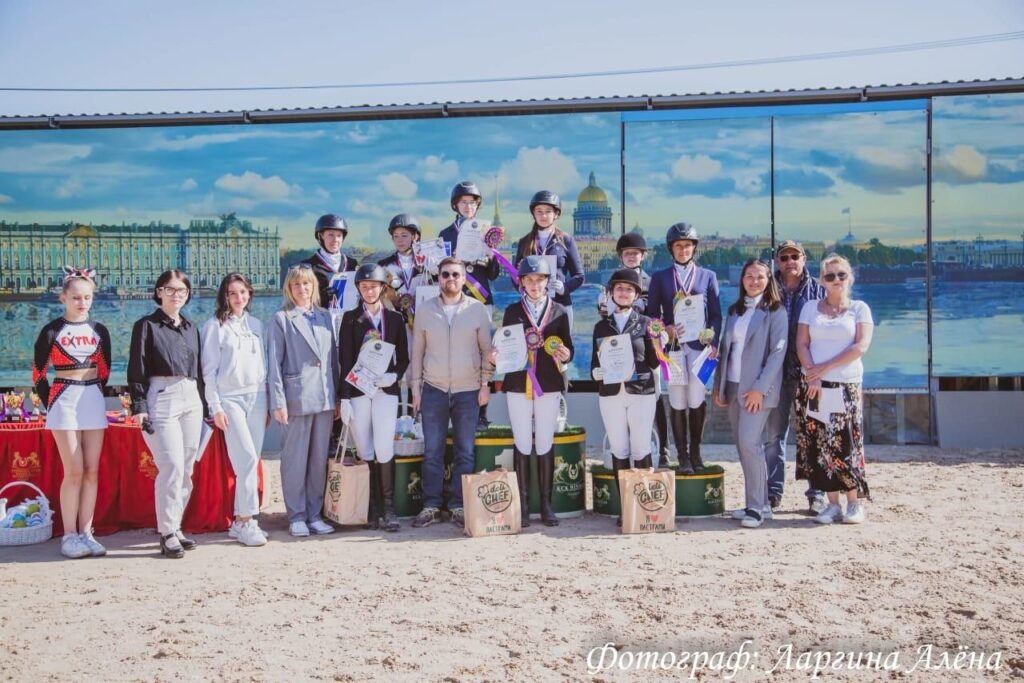 Как прошли соревнования по конному спорту в Мурине?