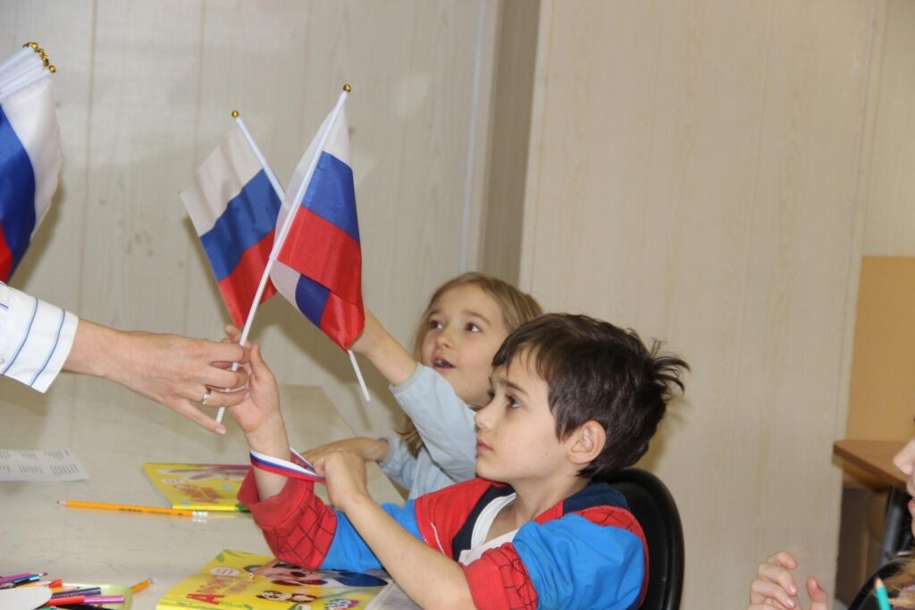 Юным всеволожцам рассказали об истории Дня России